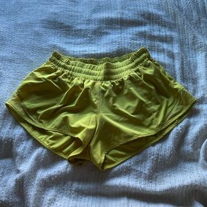 Lululemon Hotty Hot 2.5 Inseam LR Yellow